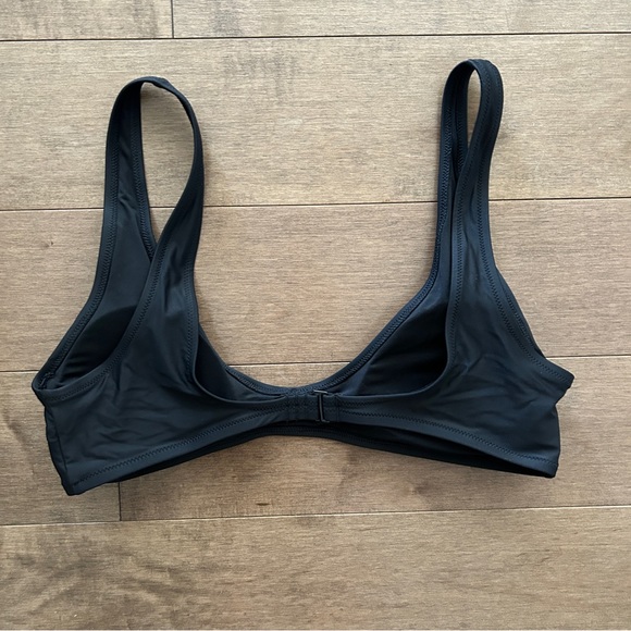 Aerie swim top NWT

Comes from smoke and pet free home - Picture 2 of 2